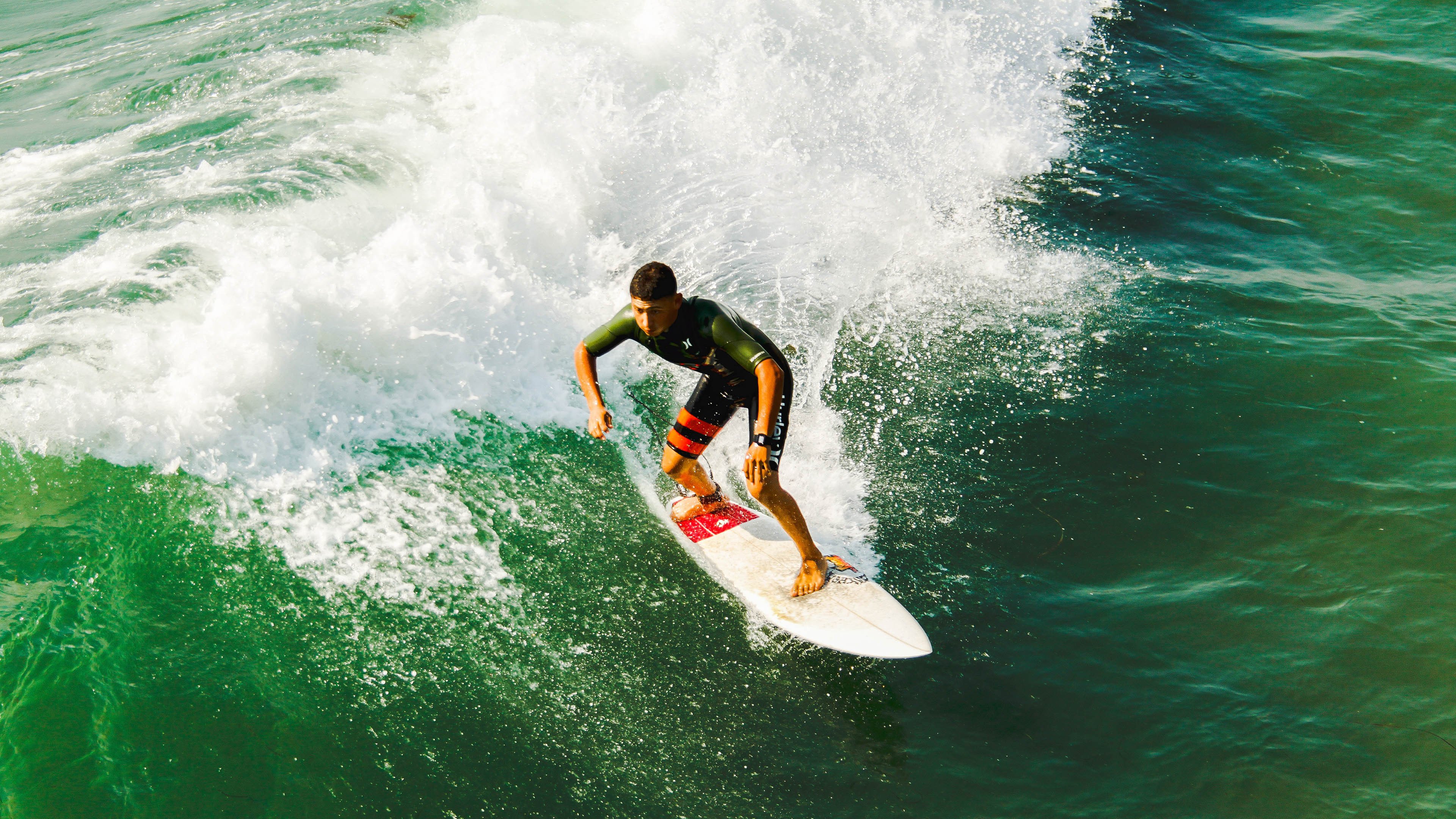 全国跳水冠军赛跳板项目竞争激烈，全国跳水选拔赛