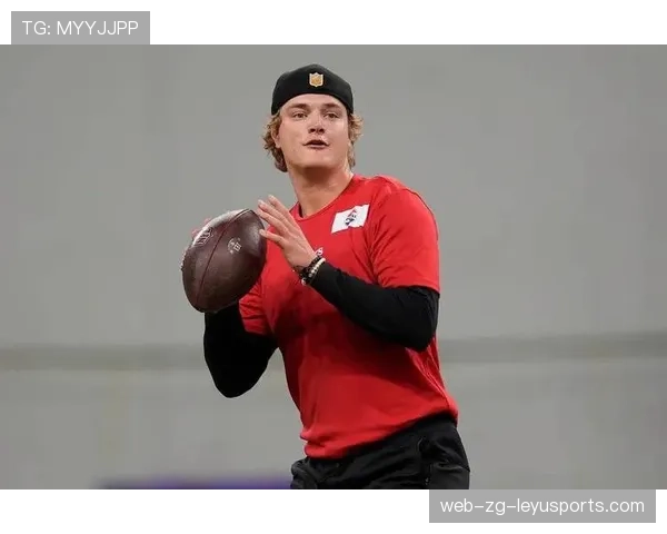 包装工四分卫表现出色,传球精准度极高,包装工 四分卫